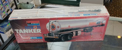 Monogram 1211 1/32 UNION 76 TANKER – SEALED