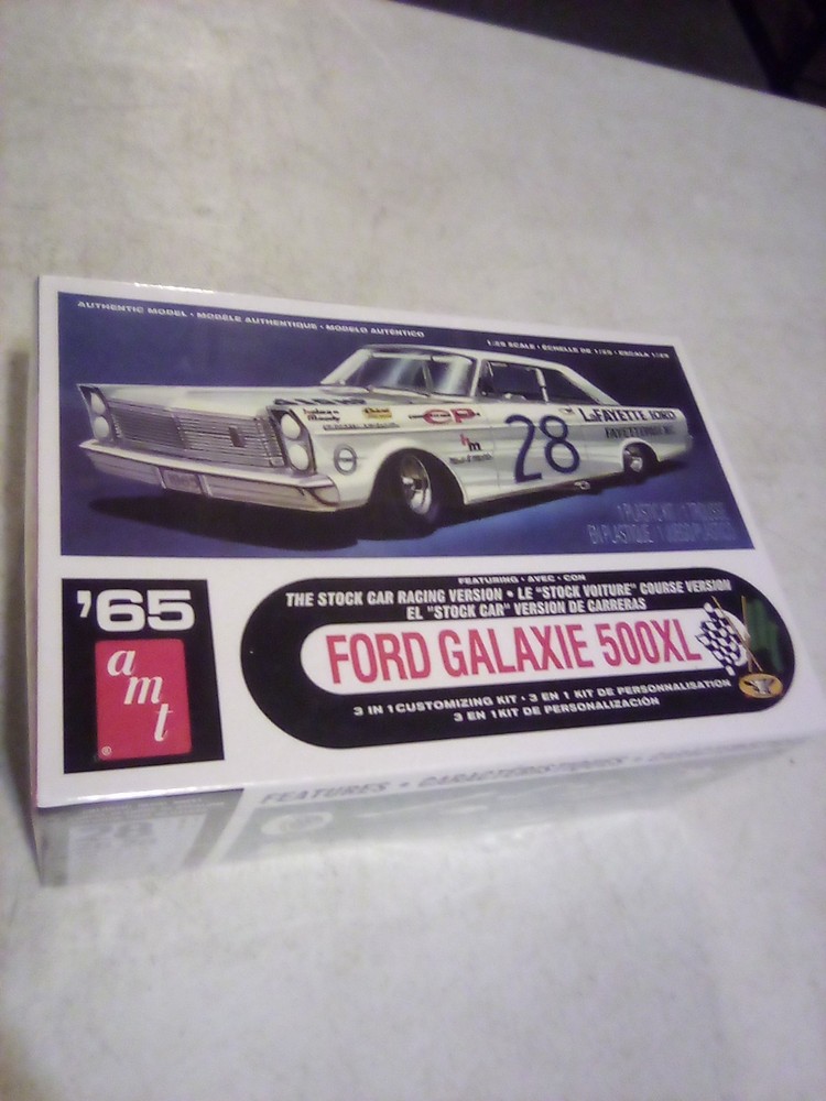A2E AMT 723 1/25 Scale ’65 Ford Galaxie 500XL Plastic Model Kit Factory Sealed