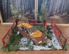 WRECKED FORD TAURUS SHO IN CORNER JUNKYARD DIORAMA SCENE !! COOL DETAILS