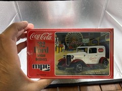 MPC 1/25 1932 Ford Sedan Delivery Plastic Model Kit MPC902 New and Sealed.