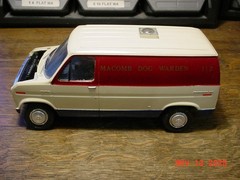 AMT 1977 Ford Econoline Van 1/25 Built Model UPRM