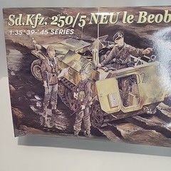 Dragon Sd.Kfz.250/5 Neu le Beob.Pz.Wg. 1:35 Plastic Model Kit 6141 New Open Box