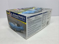 Revell #43 Richard Petty’s 70 Superbird Replica Racer 1:24 Model Kit 85-2990 M21