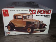 AMT Model car kit ’32 Ford ” Deuce” coupe street rod or stock ’32 Z58