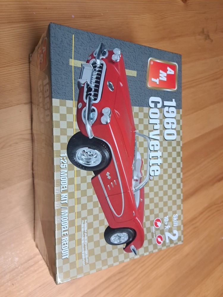 AMT 1960 Corvette Kit # 31910 Factory Sealed 1:25 scale