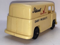 COMO Plastics Promo 1956 Ford/Divco Boyertown IDEAL Dairy Milk Van 1/25 Ivory
