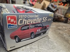 AMT Ertl 1970 Chevrolet Chevelle SS 454 Model Kit  1/25 Scale