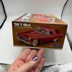 AMT/ERTL Chevrolet C-1500 Sportside model kit. 1/25 vintage