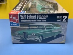 AMT /ERTL ’58 EDSEL PACER WITH CONTINENTAL KIT & FENDER SKIRTS “NEW”