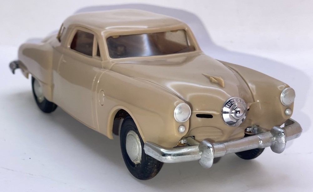 AMT 1950 Studebaker Starlight Coupe 1/25 Wind-up Promo FIESTA TAN – VF-XLNT
