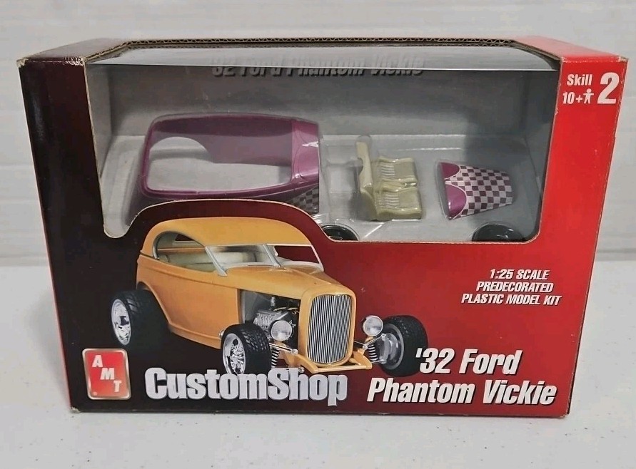 AMT Custom Shop 1/25 1932 32 Ford Phantom Vickie Predecorated Painted Model NEW