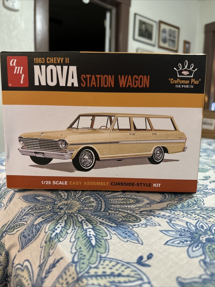 1963 Chevy II Nova Station Wagon 1/25 Scale Model Kit AMT Craftsman Plus Series
