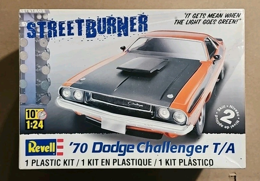 Revell 1/24 1970 Dodge Challenger T/A 340 Open And Complete Kit!