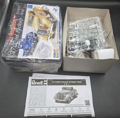 Revell ’37 Ford Pickup Street Rod 2’n1 Model Kit 1:25 # 85-7208 New Sealed Parts