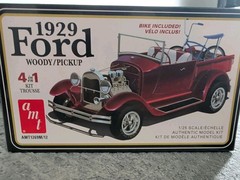 AMT 1929 Ford Woody/Pickup 4 in 1 1/25 Scale Sealed With Bicycle