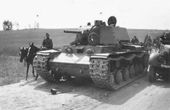 1/100 KV-1 Soviet heavy tank with F-32 gun Zvezda 6190 Model kit(Art of Tactic )