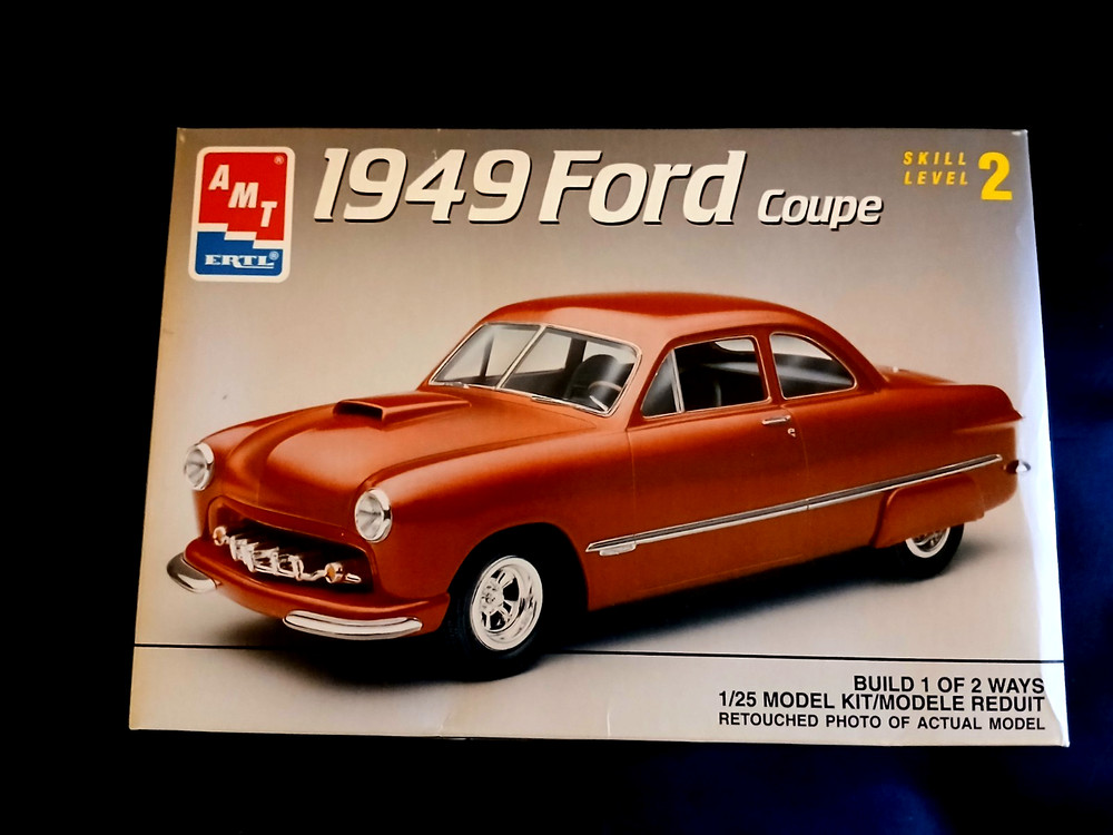 Model Kit 1949 Ford Coupe 2n1 Kit AMT 1:25
