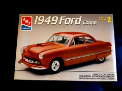 Model Kit 1949 Ford Coupe 2n1 Kit AMT 1:25