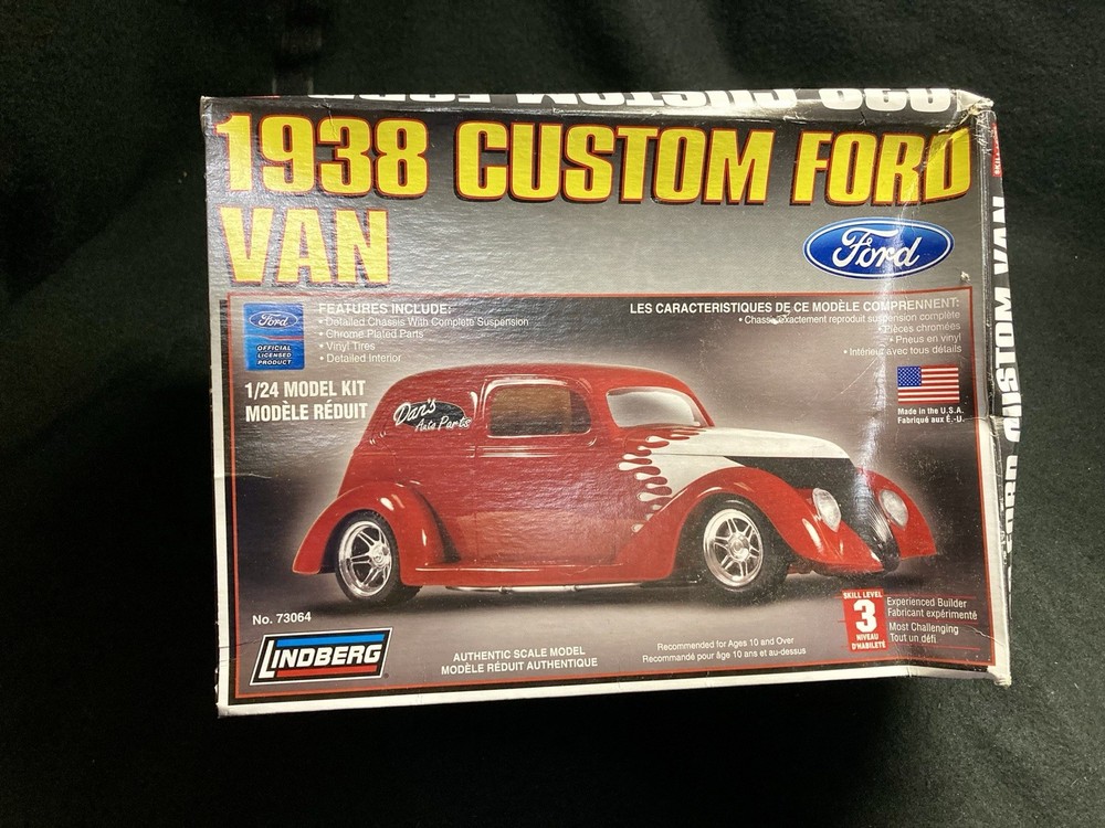J Lloyd/Lindberg 1:24 Ford Custom Van 1938 Plastic Model Kit