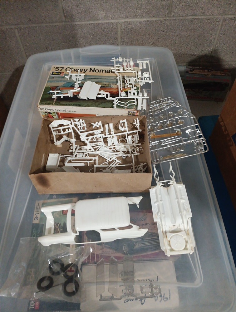 Complete M19C No Instruction ’57 CHEVY NOMAD Model Kit #H-1260-200 1/25 1969