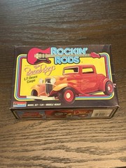 ROCKIN’ RODS THE BEACH BOYS LI’L DEUCE COUPE MONOGRAM 1/24 SCALE MODEL