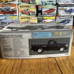 AMT Ertl 6153 1/25 Scale 1994 Ford F-150 Lightning Pickup Plastic Model Kit