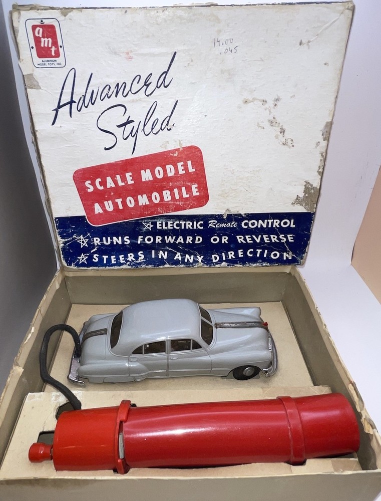 AMT 1951 Pontiac Chieftain 8 Sdn 1/26 Remote Control Promo & Box Cavalier Gray