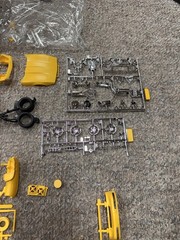 Monogram 1995 Corvette ZR-1 1:24 Model Kit #2455 & Batman Comic (complete)