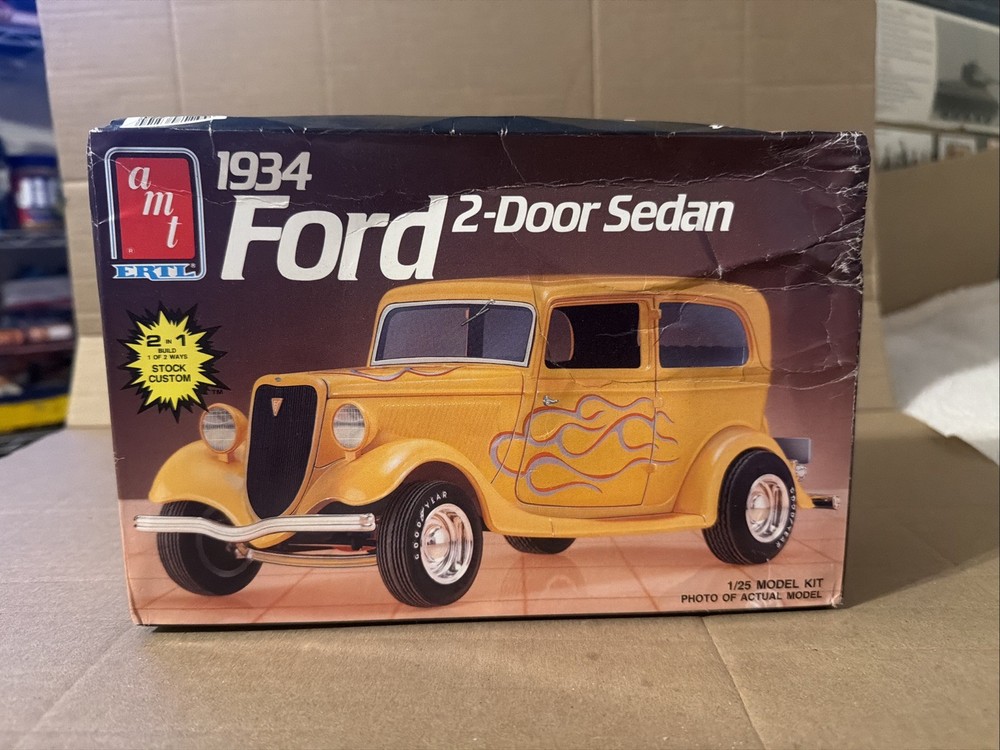 AMT 1934 Ford Two-Door Sedan Two In One Stock Custom 1/25 Model Kit Open box