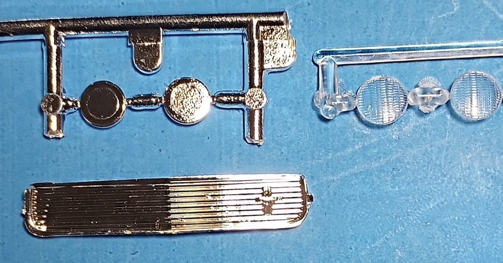 66 SHELBY MUSTANG GT 350H GRILL n HEAD LIGHTS – REVELL – MODEL CAR KIT PARTS LOT