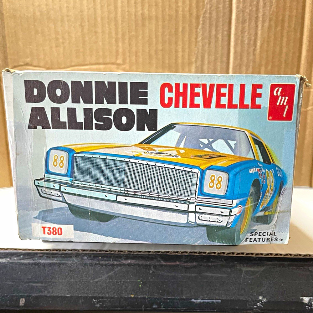 Read description AMT/Donnie Allison Pepsi Chevelle Stock Car Model Kit 1:25T380
