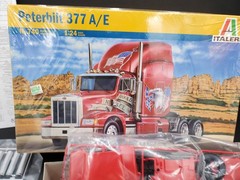 Peterbilt ROAD REBEL 377 A/E Semi Truck Italeri 1:24 Model Kit # 740 Open Bx