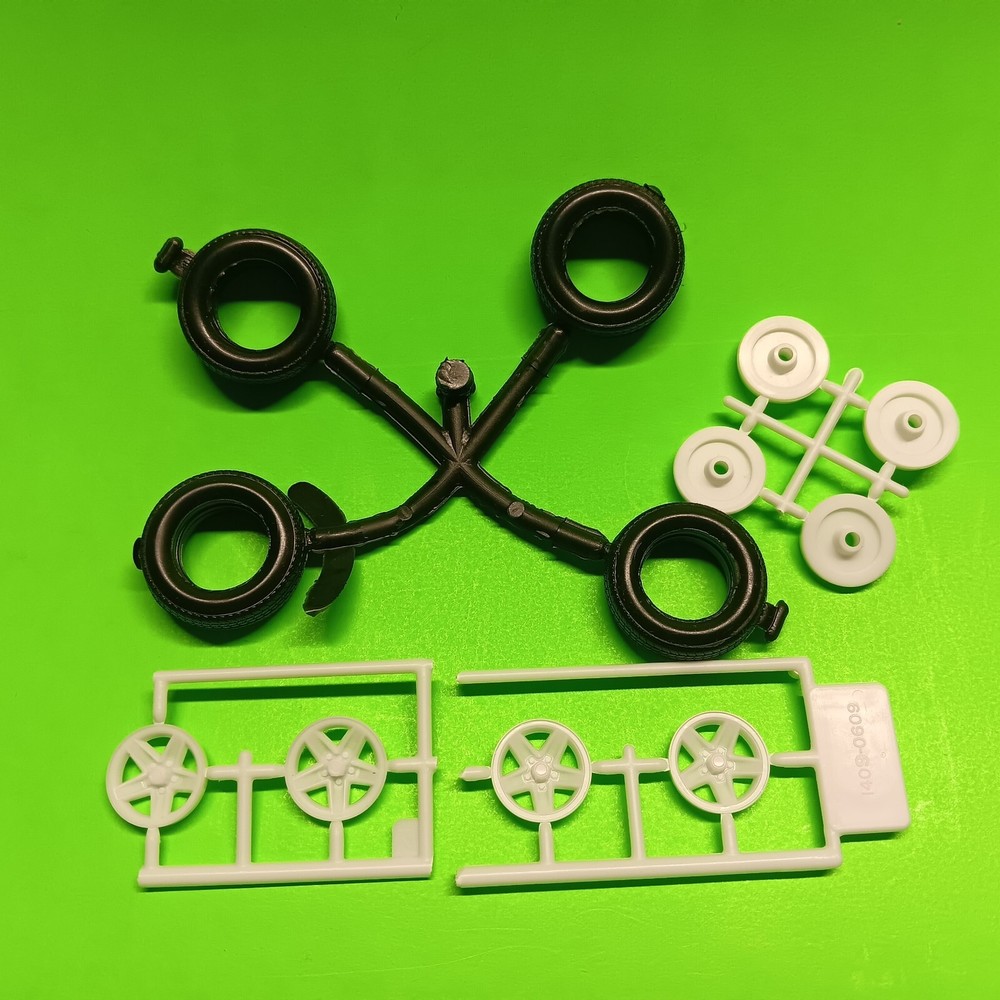 1985 Camaro Z28 1/24 Revell 5 Spoke Rim Wheel Tire Backing Hubs