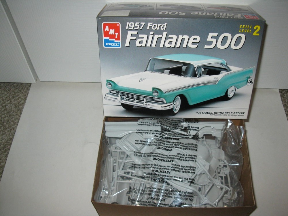 NEW AMT 1/25 1957 FORD FAIRLANE 500 KIT #8028