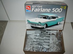 NEW AMT 1/25 1957 FORD FAIRLANE 500 KIT #8028