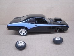 1971 PLYMOUTH HEMI DUSTER 1/25 scale model car kit…nice-needs a little help