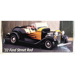 Revell Amigo Pack ’32 Ford Street Rod 1:24 without Mini Die Cast Ford 85-6685