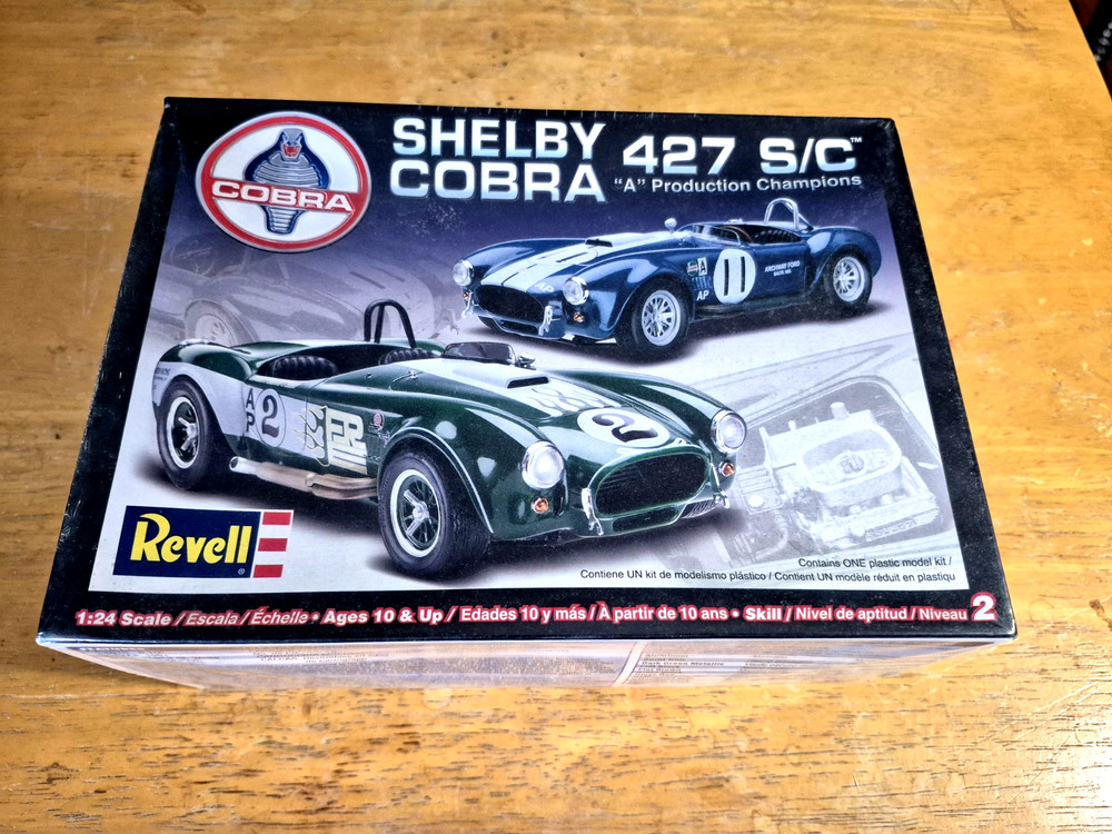 2004 REVELL Model SHELBY COBRA 427 S/C “A” PRODUCTION CHAMPIONS Kit #85-2828