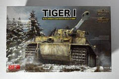 RFM #5025 1/35 Scale Tiger I w/Full Interior & Clear Hull Parts – Parts Sealed