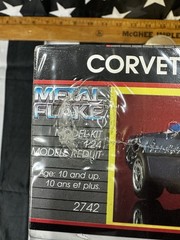 MONOGRAM 2742/ZA9 CORVETTE METAL FLAKE 1/24 SCALE MODEL KIT