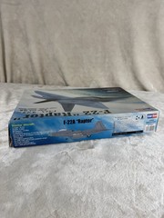 Hobbyboss 1/72 80210 Scale F-22A Raptor Model Kit-A New Sealed