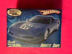 HOT WHEELS 2007 CHEVY CORVETTE COUPE MODEL KIT REVELL SNAPTITE 1/25 SCALE NEW!!!