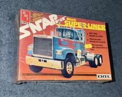 AMT Ertl 1/32 Snap Fit Mack Super-Liner Model Kit / #6778 / SEALED