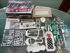 Prestige Silhouette 1:25 Plastic Model Car Kit, Display Stand Penholder AMT 6502