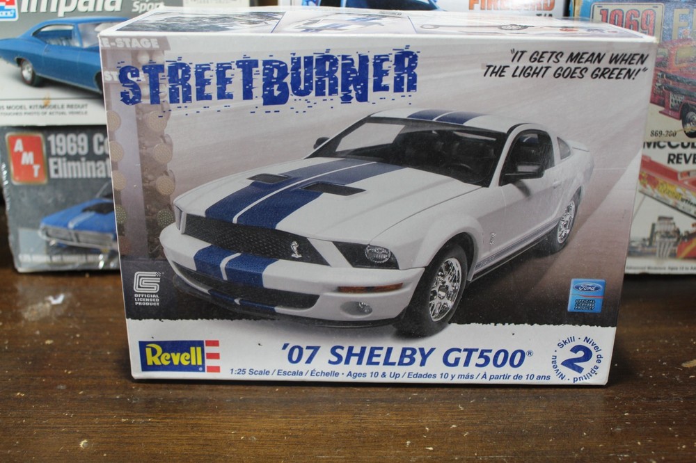 Revell 07 Shelby GT500 Sealed Inside 1/25