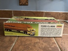 Lindberg Snap Fit Over The Road Ford CL9000 W/box Trailer 1:87 Scale