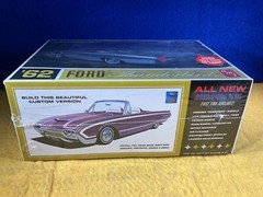 E12-24 MODEL – 1962 FORD THUNDERBIRD – SEALED – AMT 682/12 – 2011 – NIB
