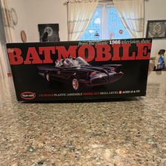 Polar Lights Batmobile Batman 1:25 Plastic Model Kit Skill Level 2 Unassembled