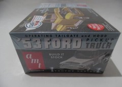 AMT ’53 Ford Pickup Truck 3 in 1 Retro Deluxe Trophy Series Kit AMT882