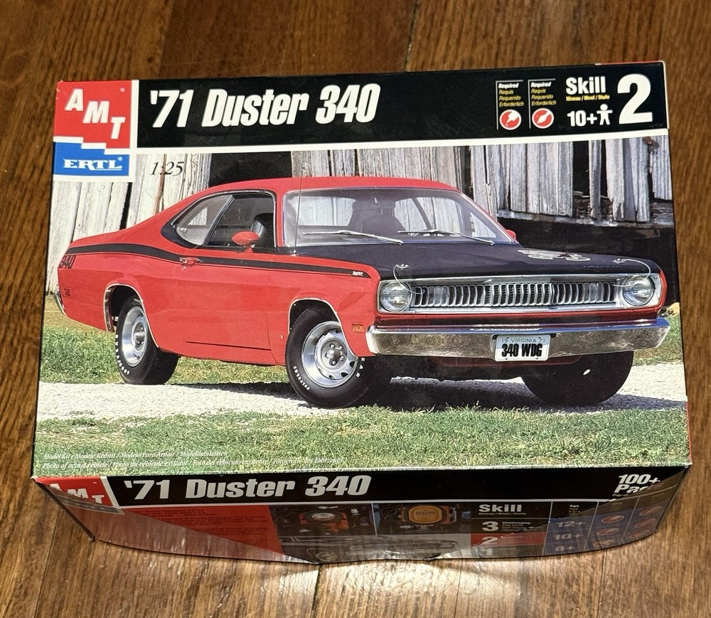 AMT 1971 Plymouth Duster 340 Mopar Model Kit #8437 1:25 NEW OPEN BOX